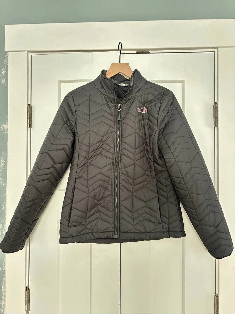 The North Face Women's Black Quilted Jacket Size Medium NWOT